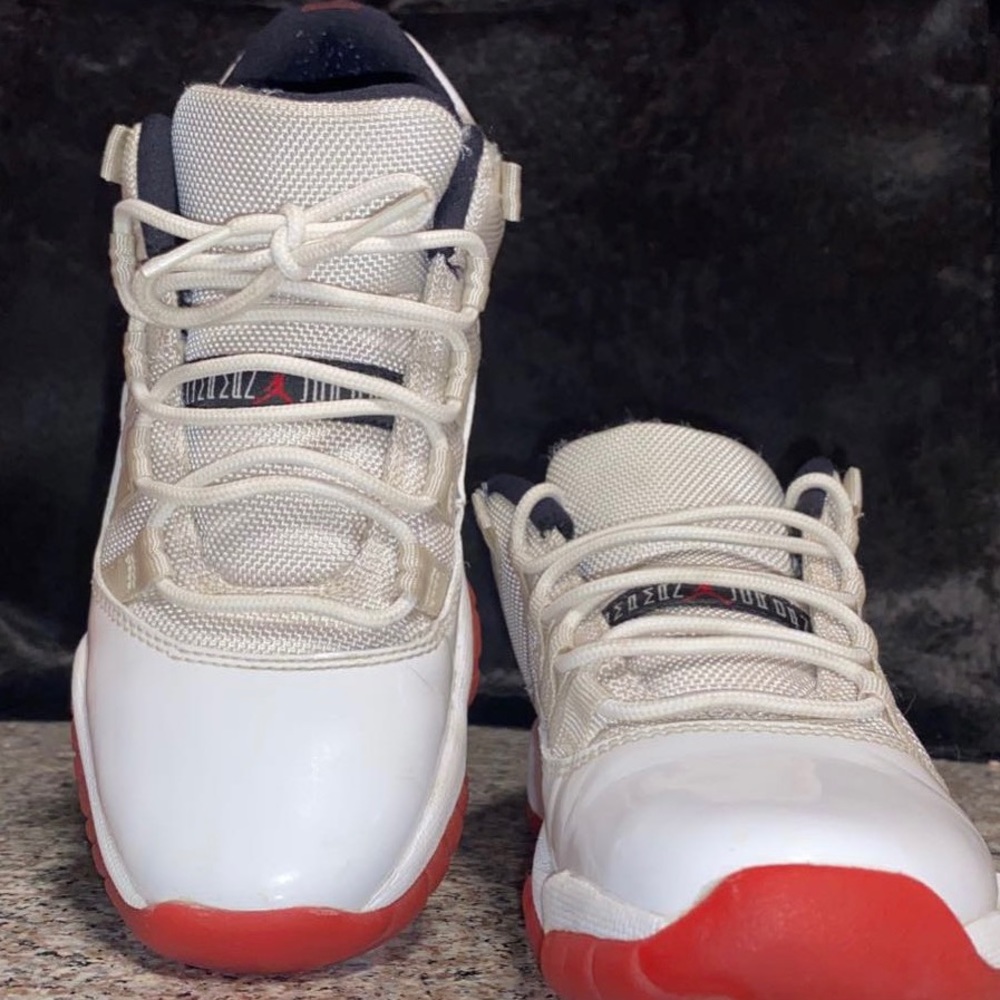 Air Jordan 11 Retro Low white/varsity